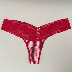 VICTORIA’S SECRET “The Lacie” Thong